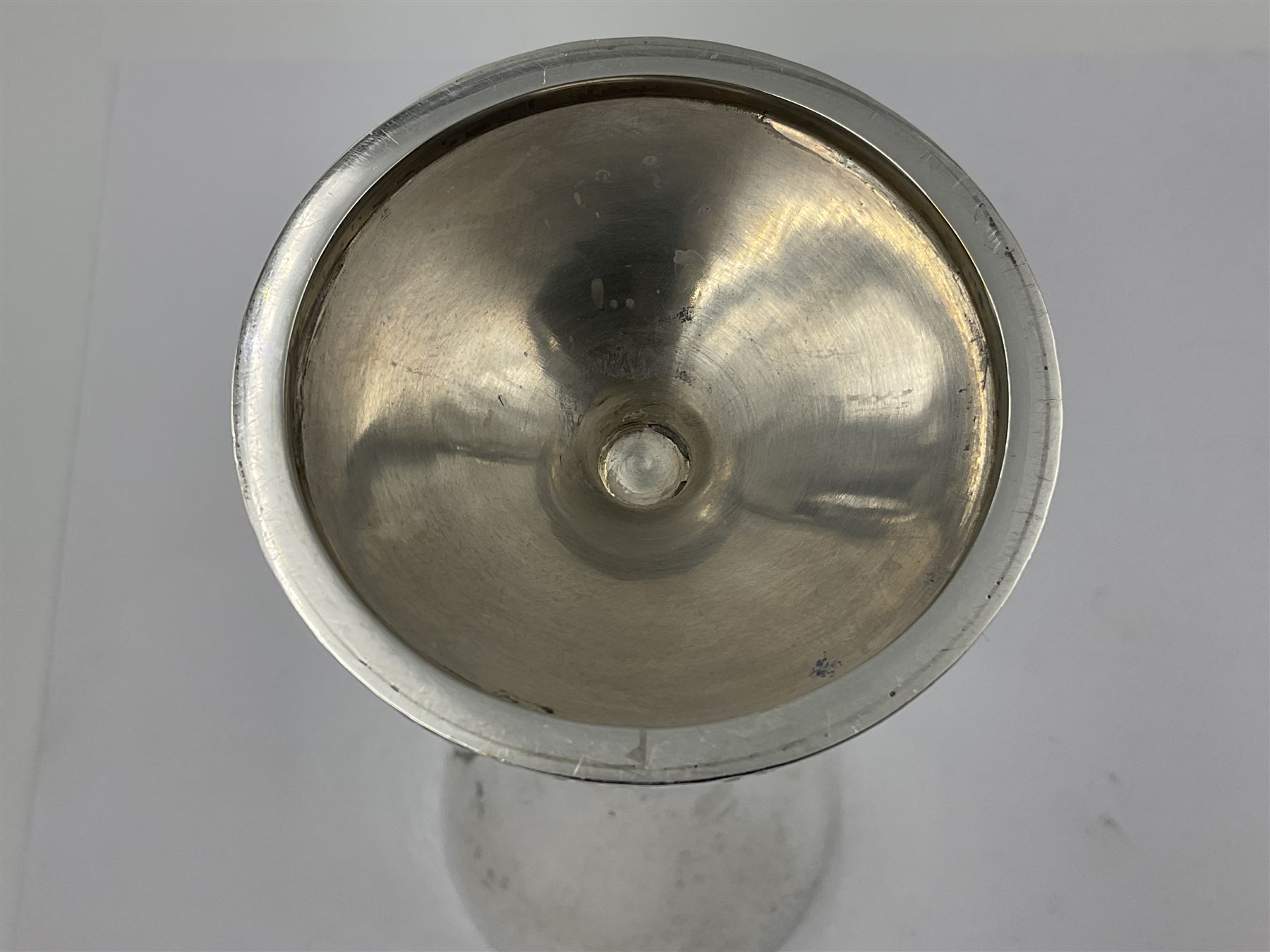 Pair of modern silver goblets by Stuart Devlin, the tapering cylindrical bowls each with spot hammered decoration and gilt interiors, the parcel gilt stems with signature textured detailing and six graduating knops, upon conforming spreading circular foot, hallmarked Stuart Devlin, London 1976, H17.7cm