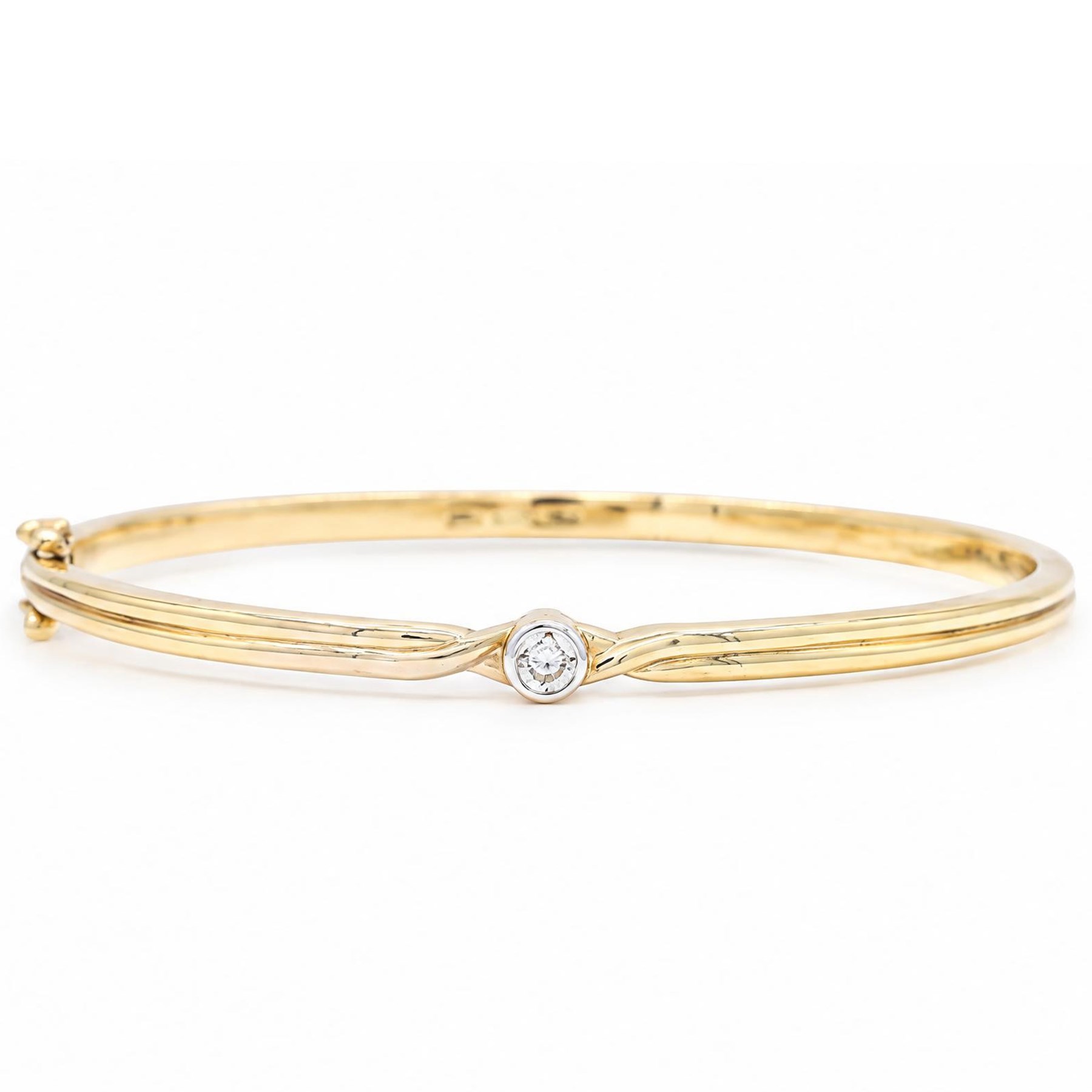 9ct gold diamond hinged bangle, set with a single round brilliant cit diamond, hallmarked