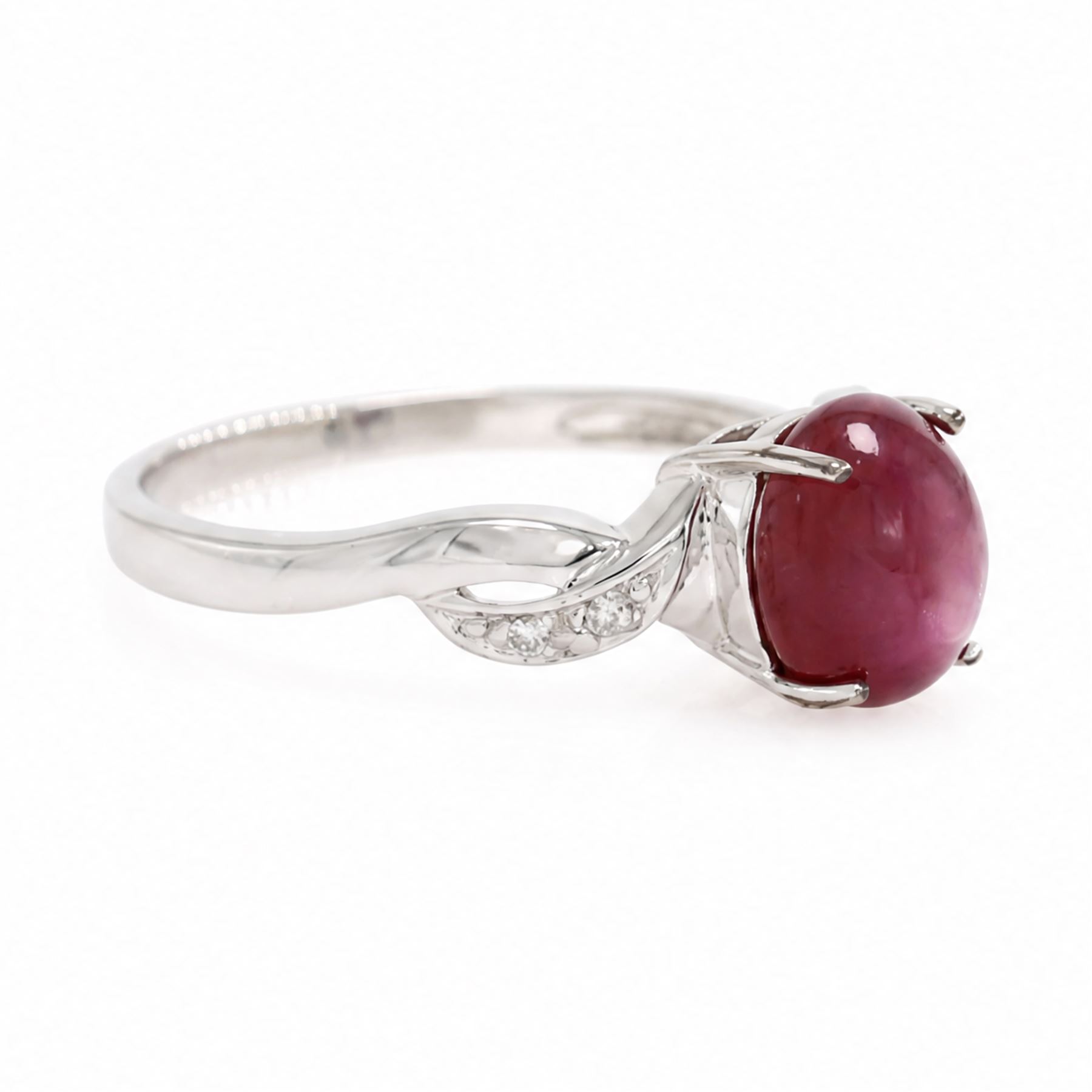 9ct white gold star ruby ring, single cabochon cut ruby, with crossover diamond chip shoulders, hallmarked