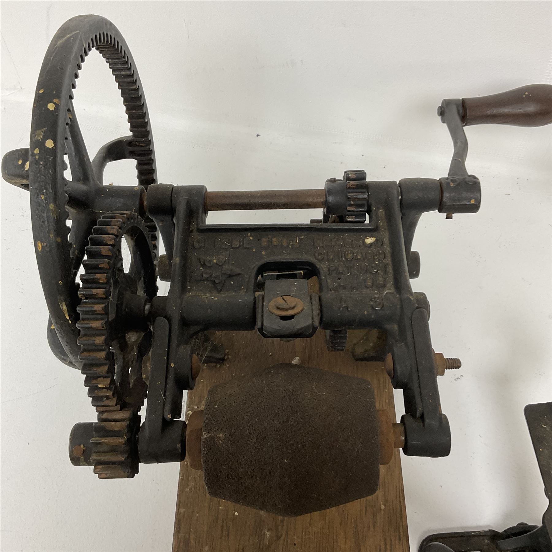 Clizbe Brothers Manufacturing Co. grinder