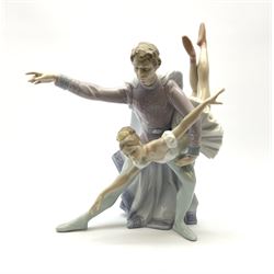 A large Lladro figure group, Pas de Daux, modelled as two ballet dancers, designed by Jose Luis Alvaerz, model no 6374, H32.5cm. 