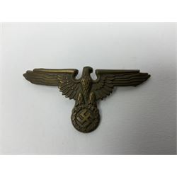 Five German 'SS' visor cap metal badges comprising one eagle and four skull and cross-bones (5)