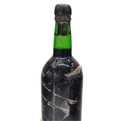 Mix vintage port, comprising Dow's 1962, Cockburn's 1963 and Taylors 1970, various content and proof 
