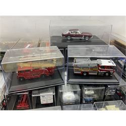 Thirty-two Oxford die-cast models including a Haulage Company Norfolkline limited editon model, lorries, fire engines etc (32) 