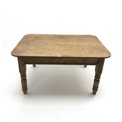 Victorian pine farmhouse table, single drawer, turned supports, W153cm, H76cm, D113cm