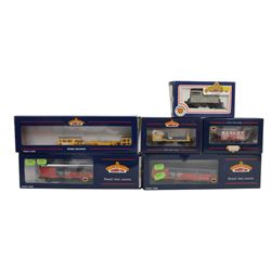 Bachmann 00 gauge rolling stock, comprising 36150 Motorised Plasser OWB 10 with Crane, 361...