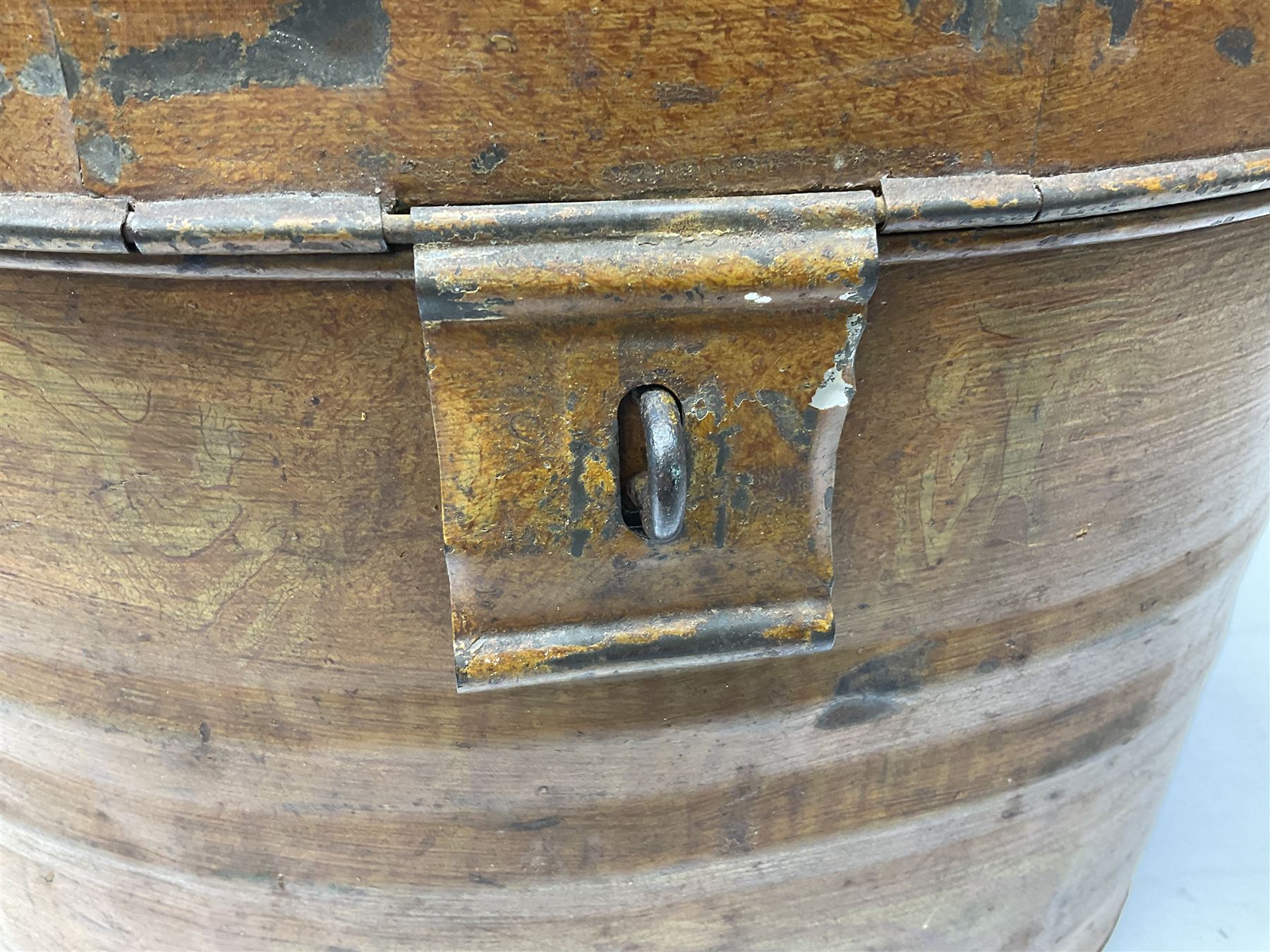 Victorian metal hat box, oval form, with a scumble wood-grained finish exterior and sky interior, H28cm