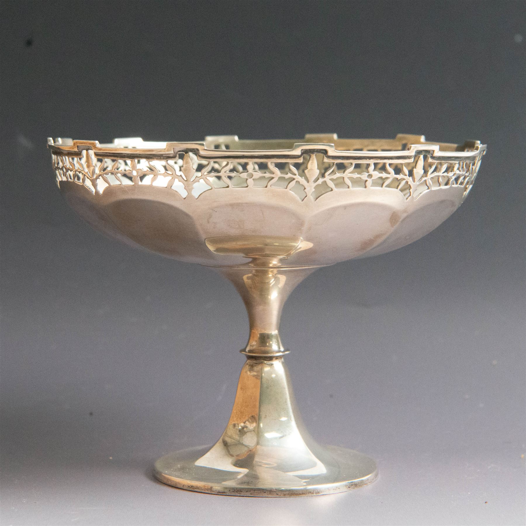 Early 20th century silver tazza, the bowl of circular form with pierced foliate border, upon and knopped stem and circular foot, hallmarked 	Marcus Beaver, Birmingham 1913, H11cm, D15cm