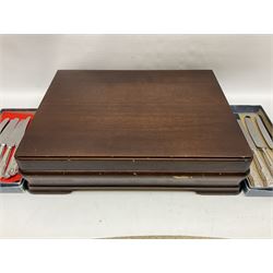 Flexfit canteen of cutlery in Kings pattern, with additional matching flatware  