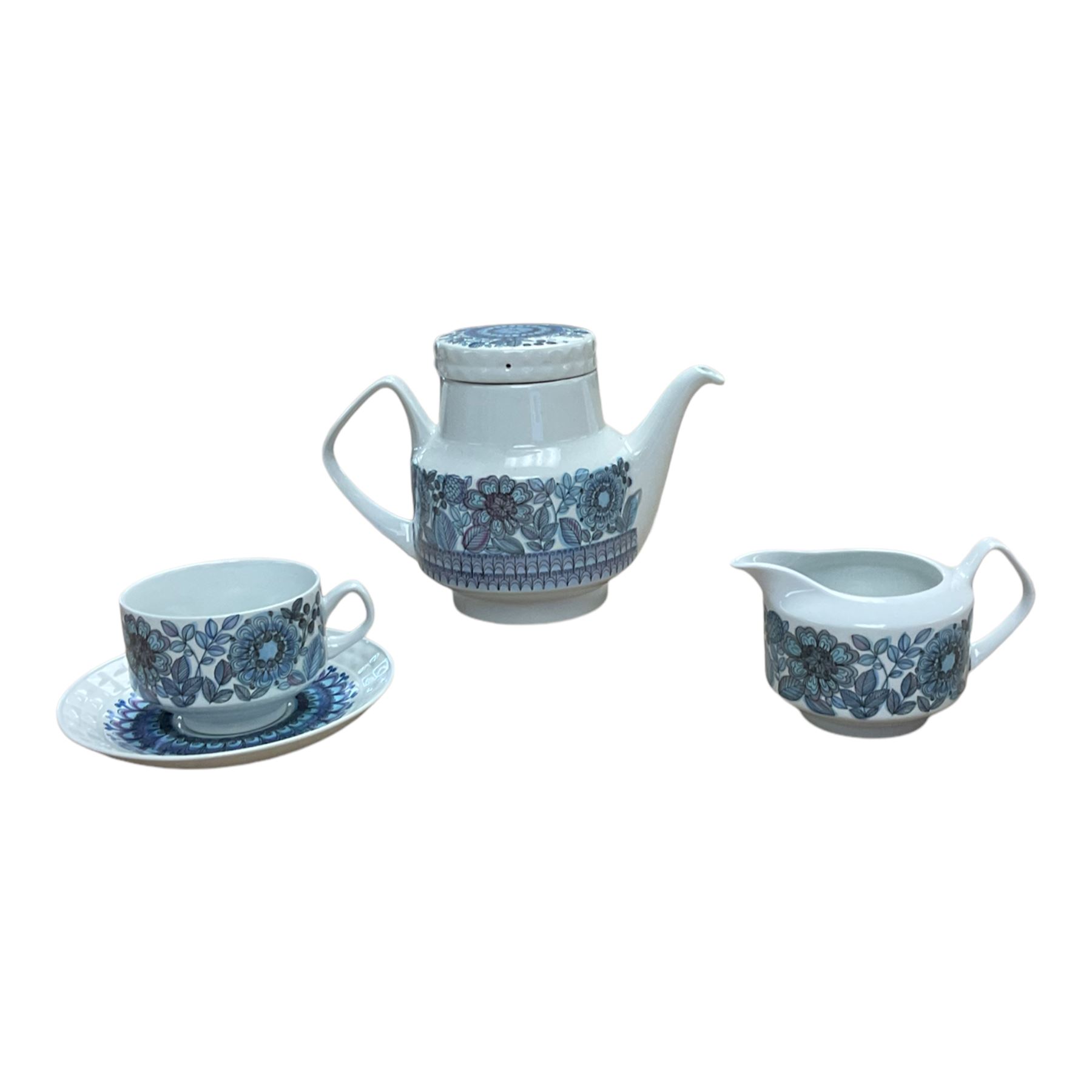 Spanish Pontesa The Castilian Collection tea service, including two teapots, milk jug, twelve teacups and saucers etc