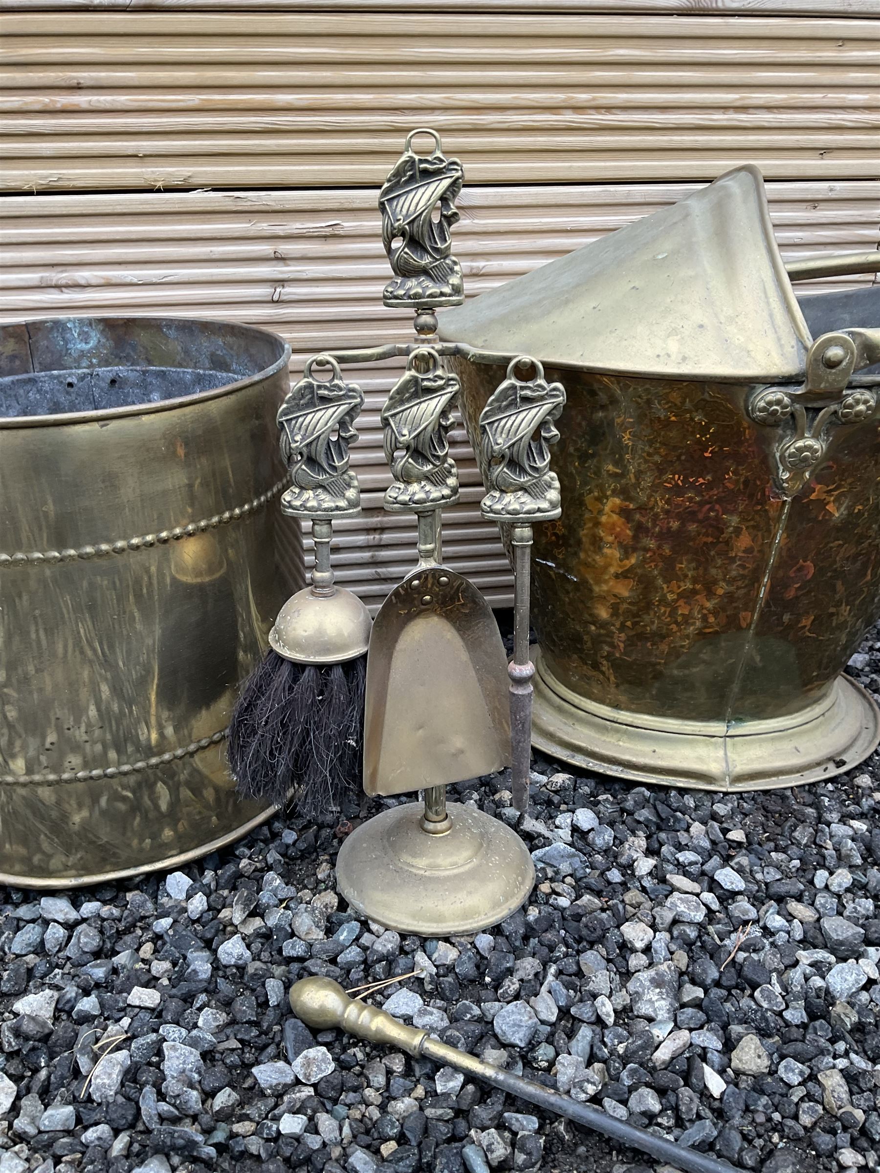 Collection of metal ware - copper coal scuttle, brass coal scuttle etc. - THIS LOT IS TO BE COLLECTED BY APPOINTMENT FROM DUGGLEBY STORAGE, GREAT HILL, EASTFIELD, SCARBOROUGH, YO11 3TX