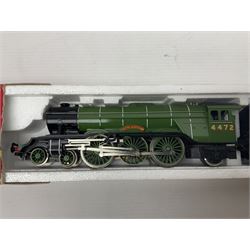 Hornby '00' gauge - Class 3 4-6-2 locomotive 'Flying Scotsman' No.4472; Class 37 Diesel (English Electric Type 3) Co-Co locomotive No.D6830; R401 Operating Mail Coach Set; and three various passenger coaches; all boxed (6)