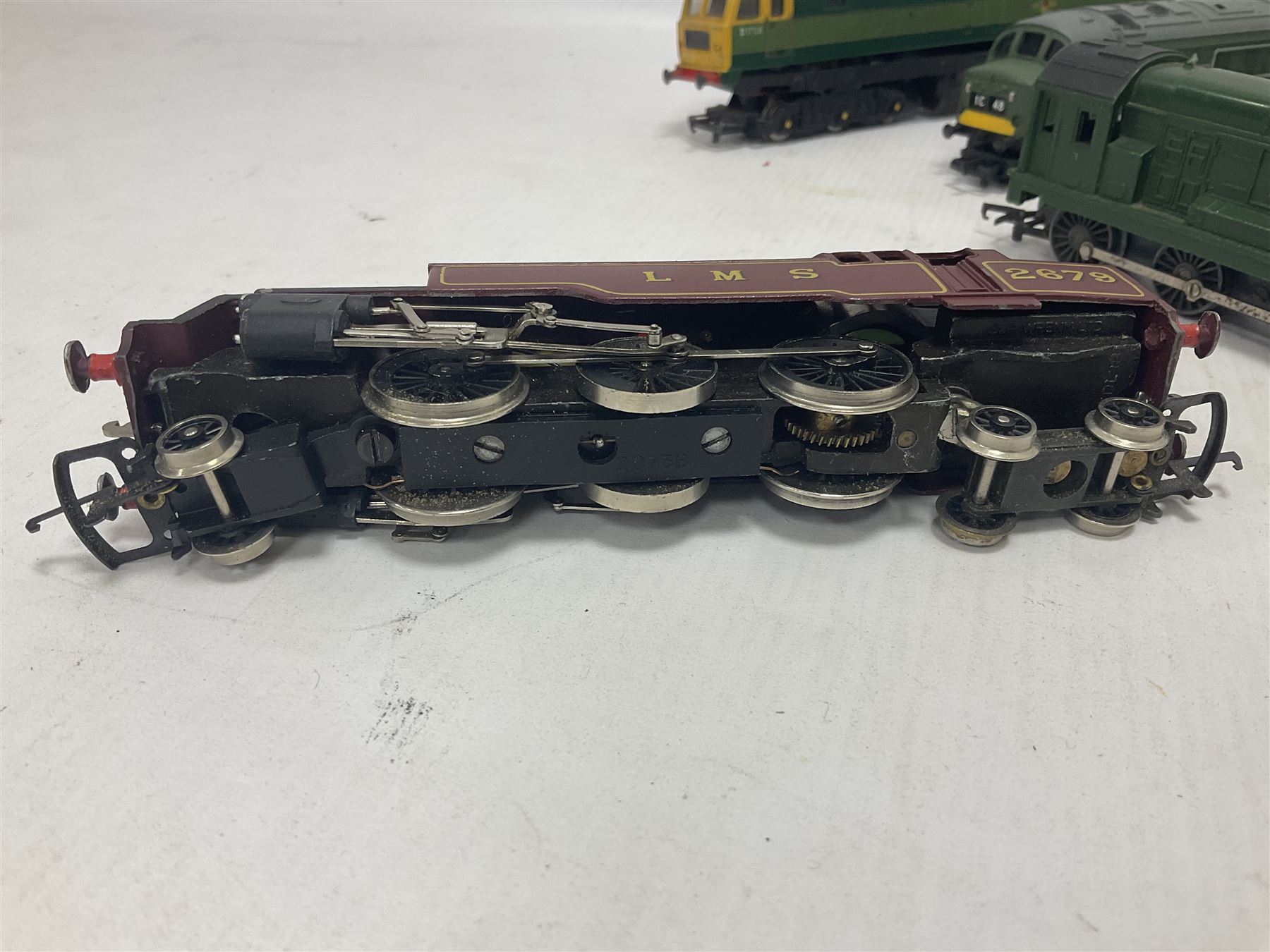 Various Makers ‘00’ gauge - eight locomotives to include G&R Wrenn Class N2 0-6-2T no.2385 in LMS black and Standard Tank Class 2-6-4 no.2679 in LMS crimson; Class 5 4-6-0 no.5112 in black livery; Mainline Railways Class 45 D49 ‘The Manchester Regiment’ in BR green; Airfix Class 31 D5531 in BR green; three further models (8)