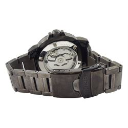 Seiko 5 Sports gentleman's stainless steel automatic wristwatch, Ref. 7S36-04N0, black dial with gilt baton hour markers and one other Seiko 5 Sports, Ref. 7S36-04X0, with grey dial and baton hour markers, both with day-date apertures and exhibition back cases, one boxed