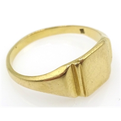  Middle Eastern 18k gold signet ring approx 4.9gm  