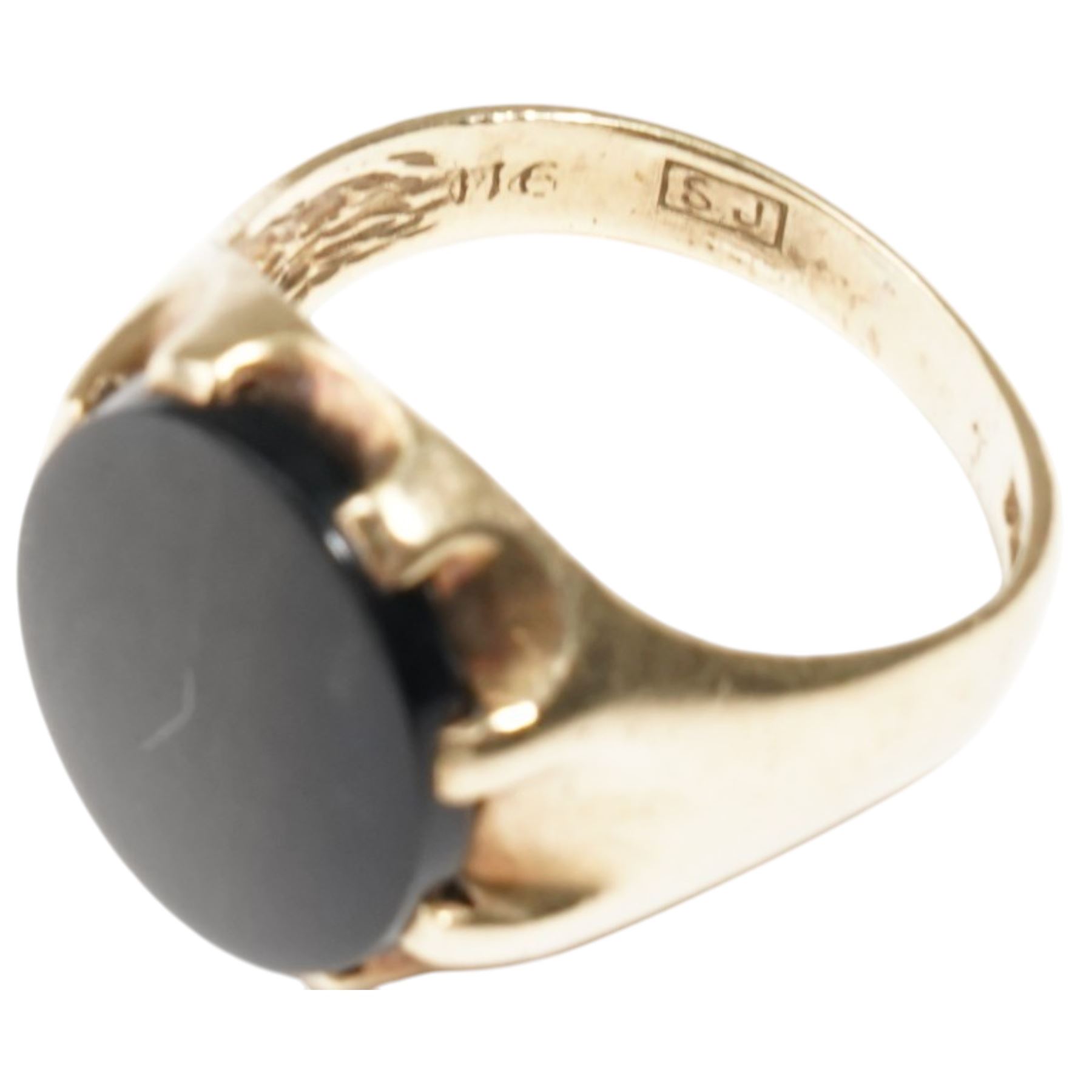 9ct gold black onyx signet ring, London 1972