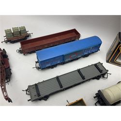 Various makers ‘00’ gauge - large quantity of rolling stock to include boxed Mainline, Graham Farish and Wrenn examples; loose examples to include Hornby, Tri-Ang, Joeuf etc 