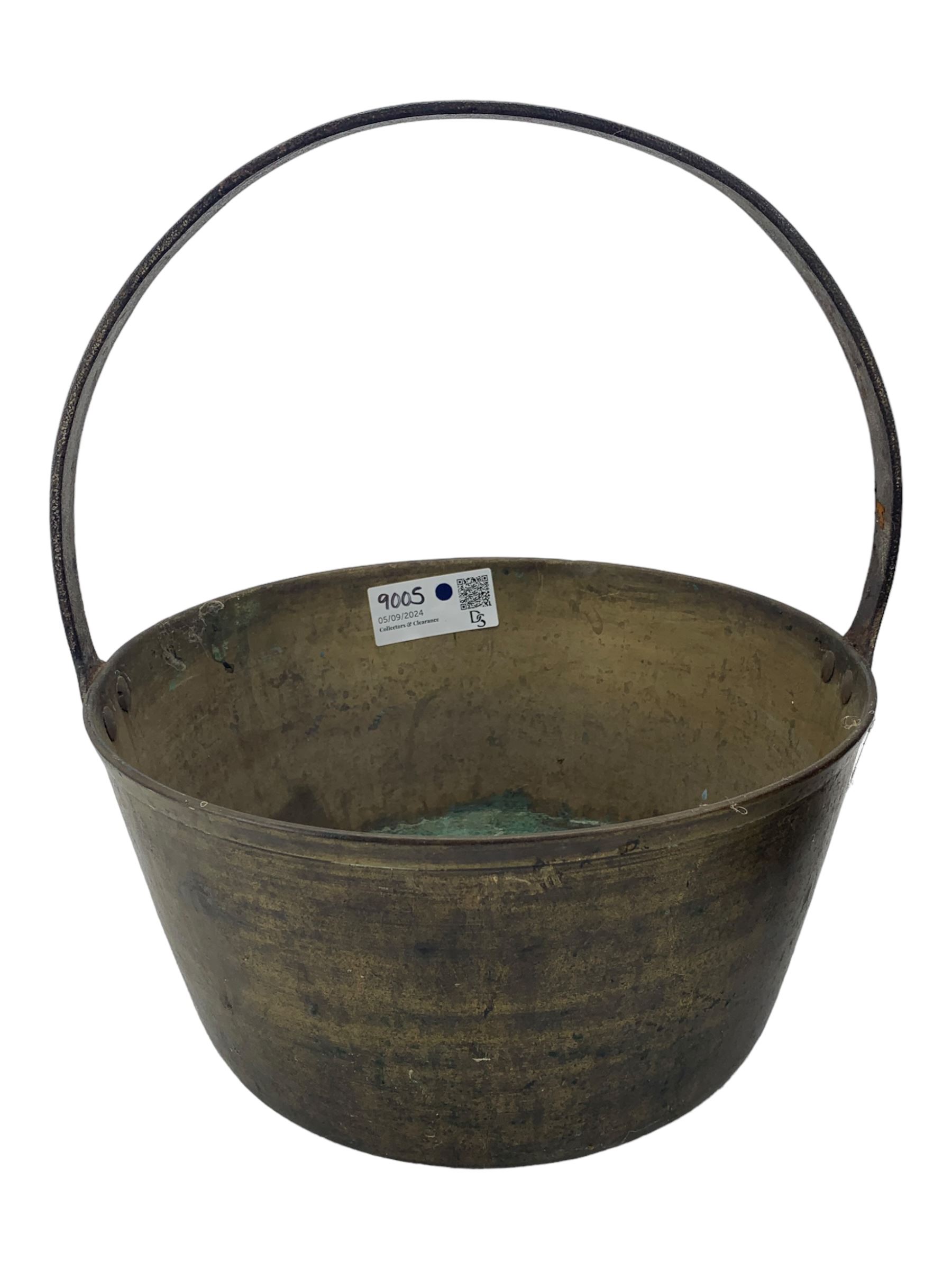 Kenrick & Sons five gallon cast iron cooking pot, together with a brass preserve pan (2)