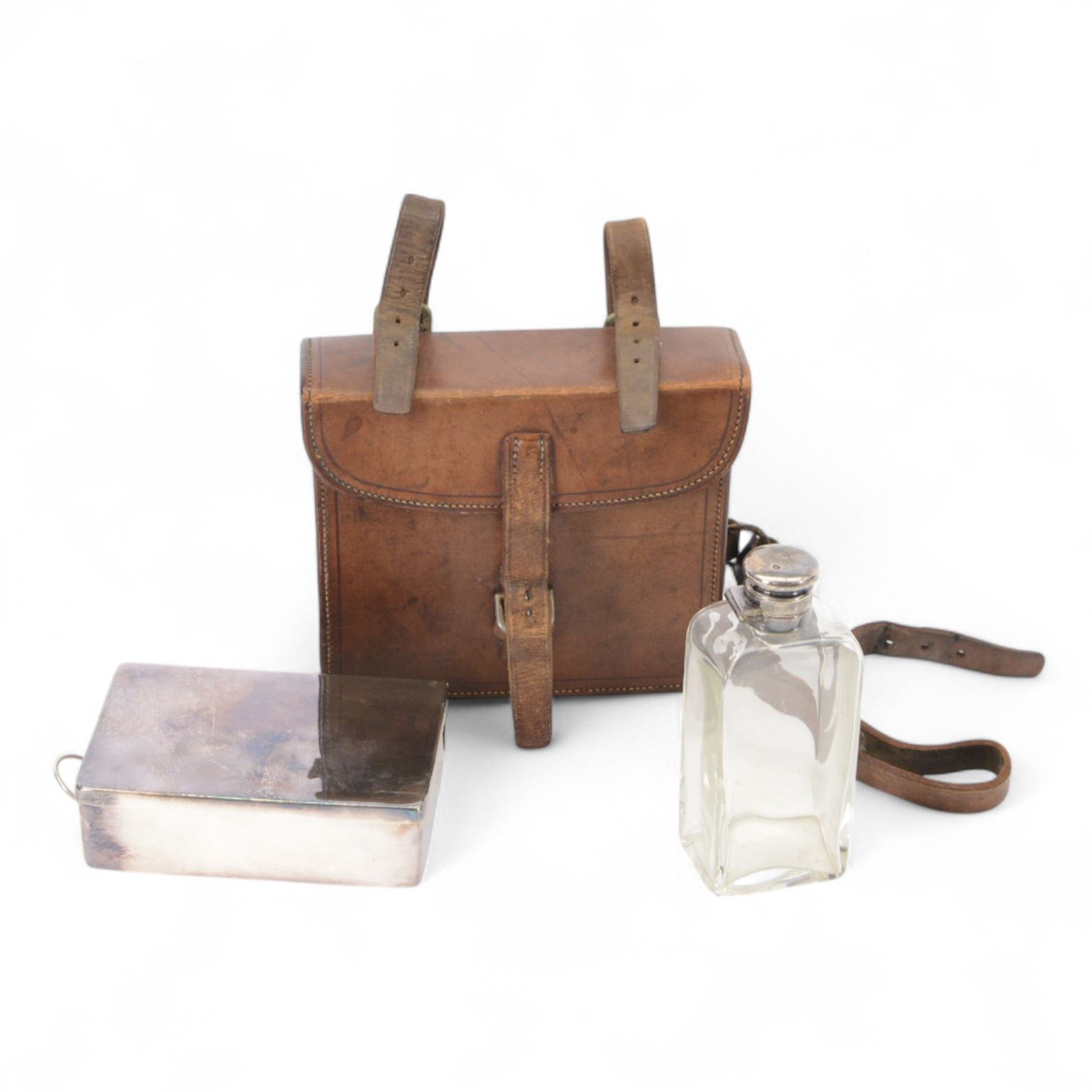 Hunting silver mounted spirit flask, hallmarked and silver plated sandwich tin enclosed within a leather case, stamped Vickery, Regent, H14cm 