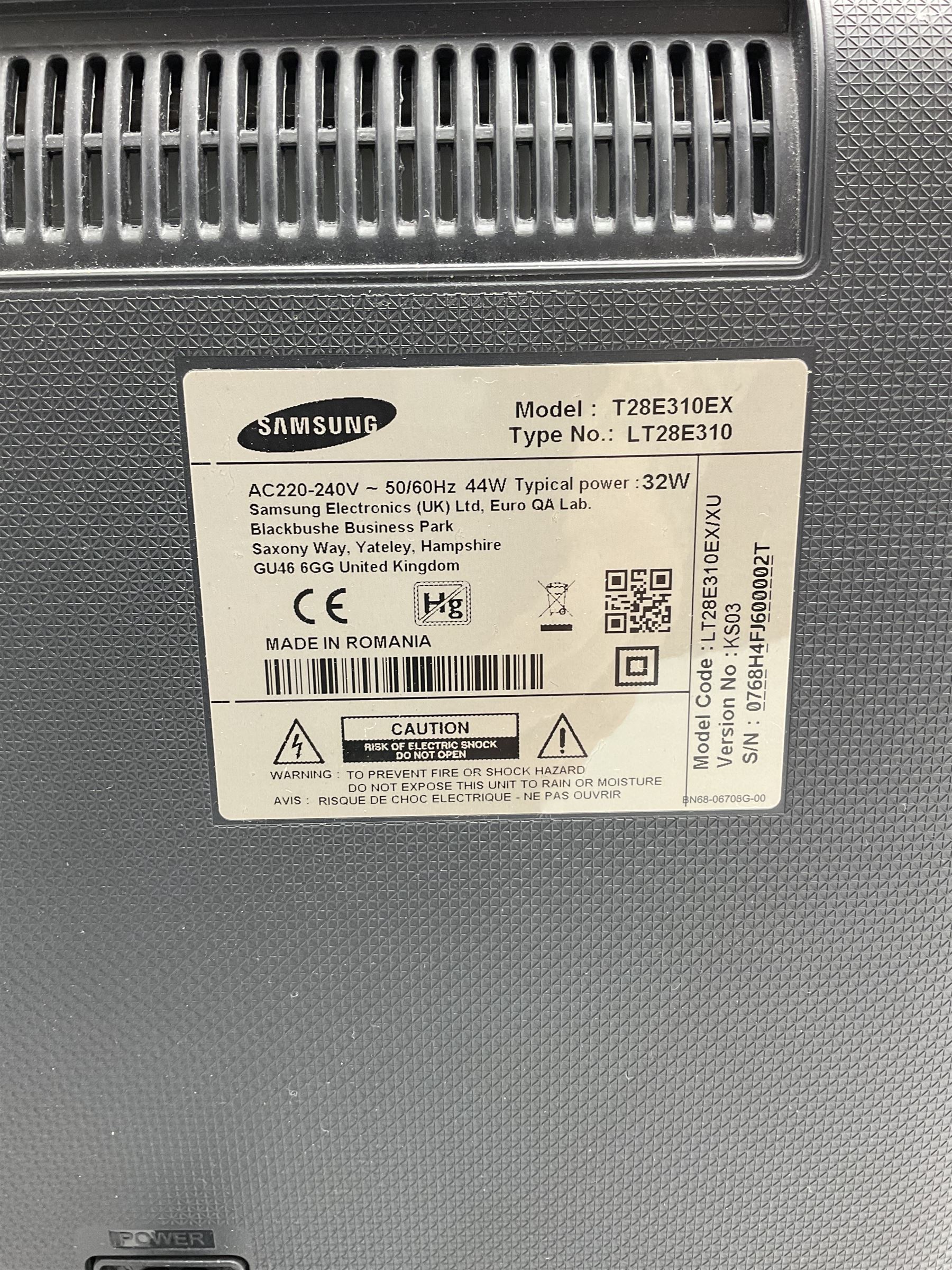 Small Samsung tv with remote 