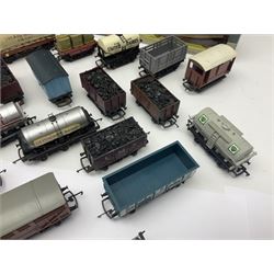 Various makers ‘00’ gauge - large quantity of rolling stock to include boxed Mainline, Graham Farish and Wrenn examples; loose examples to include Hornby, Tri-Ang, Joeuf etc 