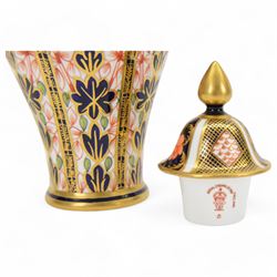 Late 20th century Royal Crown Derby Imari 1128 pattern vase and cover, of baluster form with domed lid, with printed marks beneath including lid H23cm
