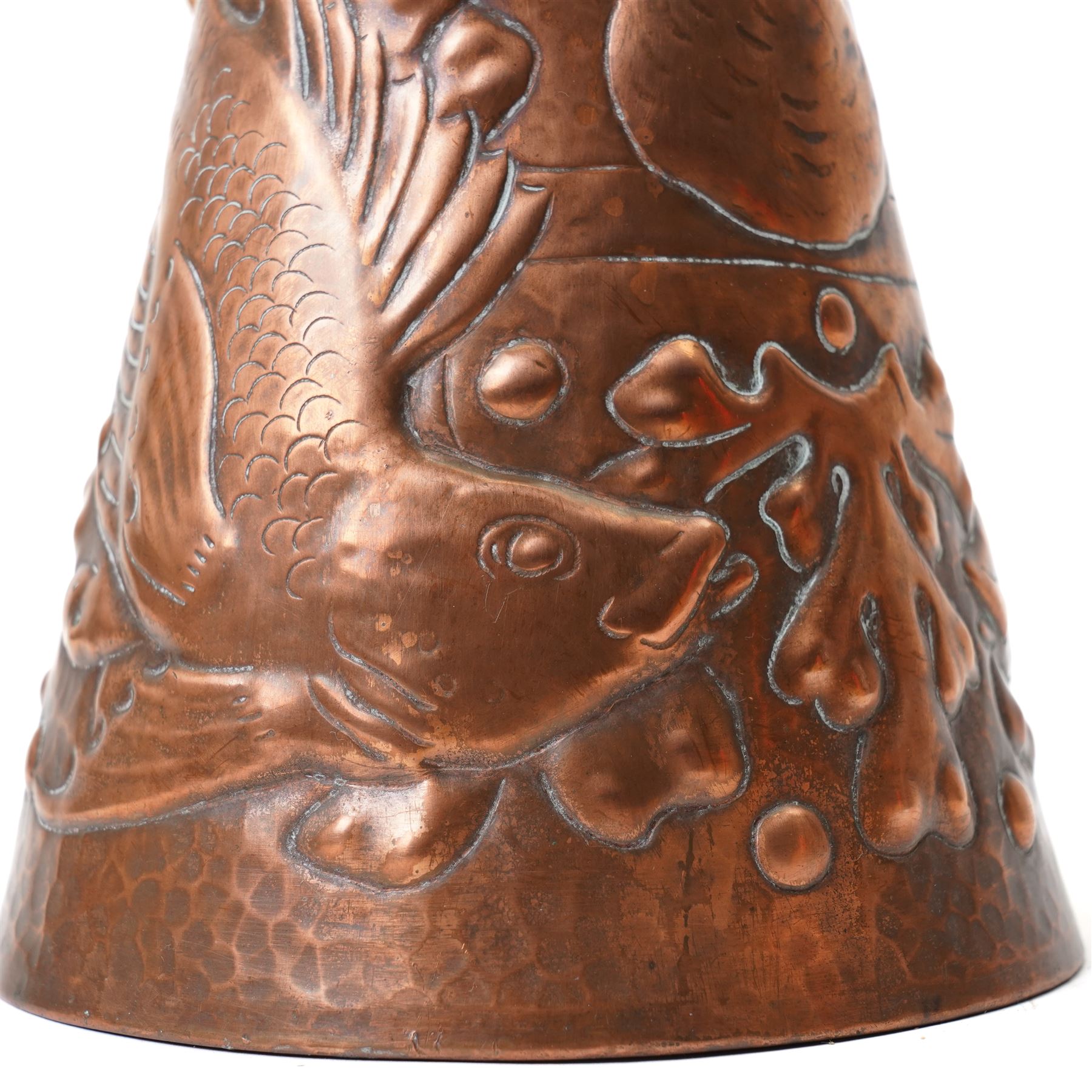 Newlyn Arts and Crafts beaten copper jug, the planished exterior decorated with fish, stamped Newlyn to base, H27cm 