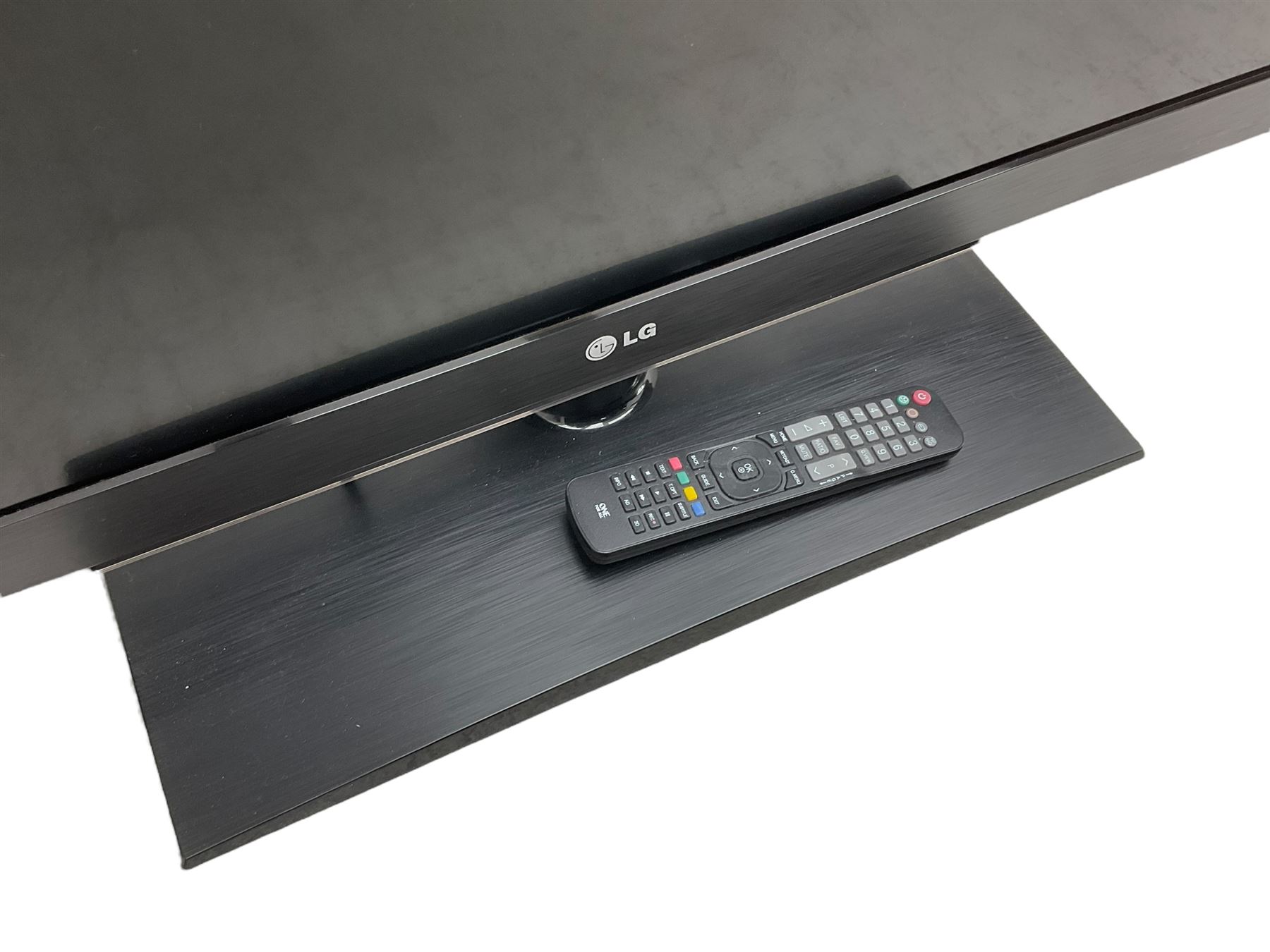 LG 42LV355T 42 inch full HD 1080p LED television, with remote