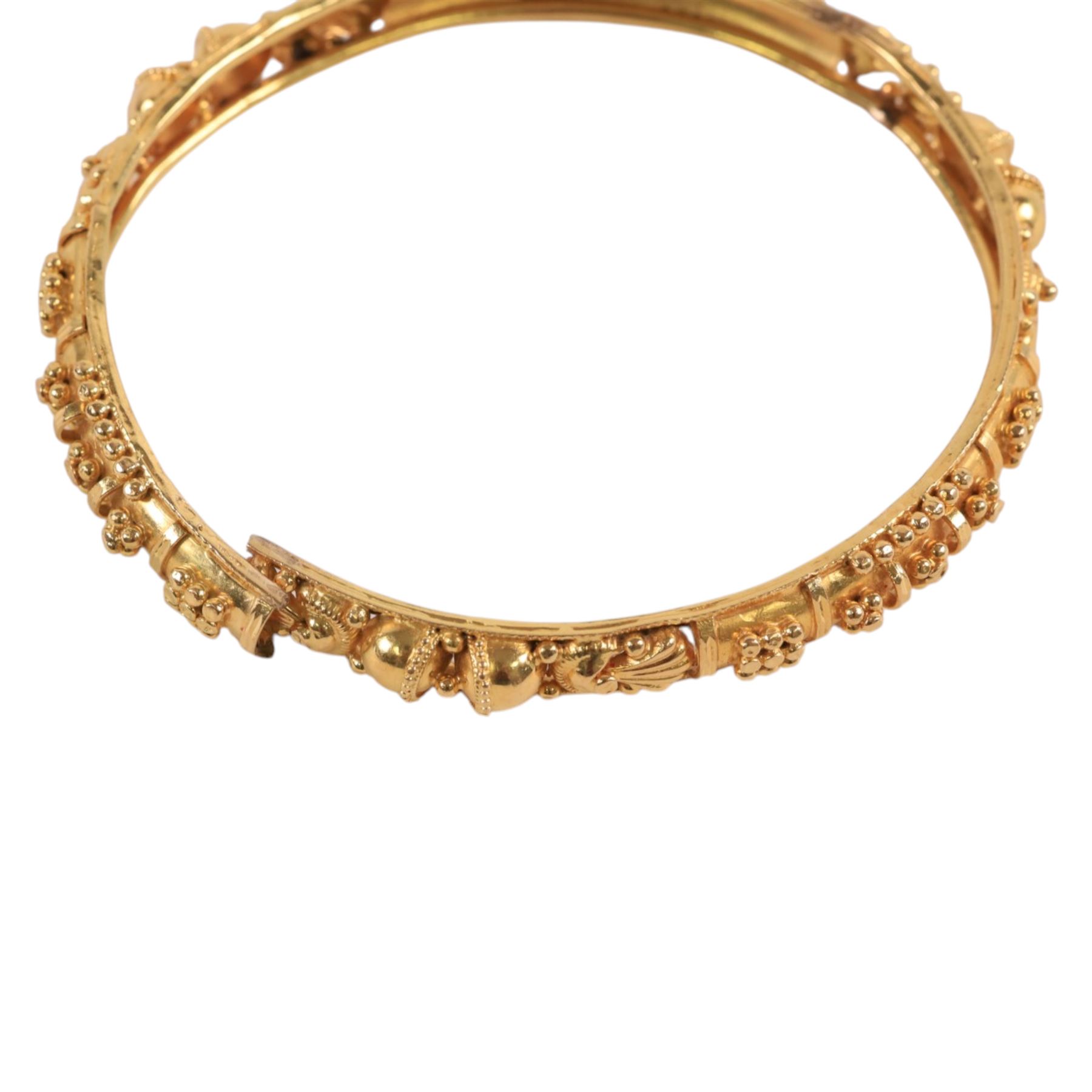 20ct gold bangle with pierced and bead decoration