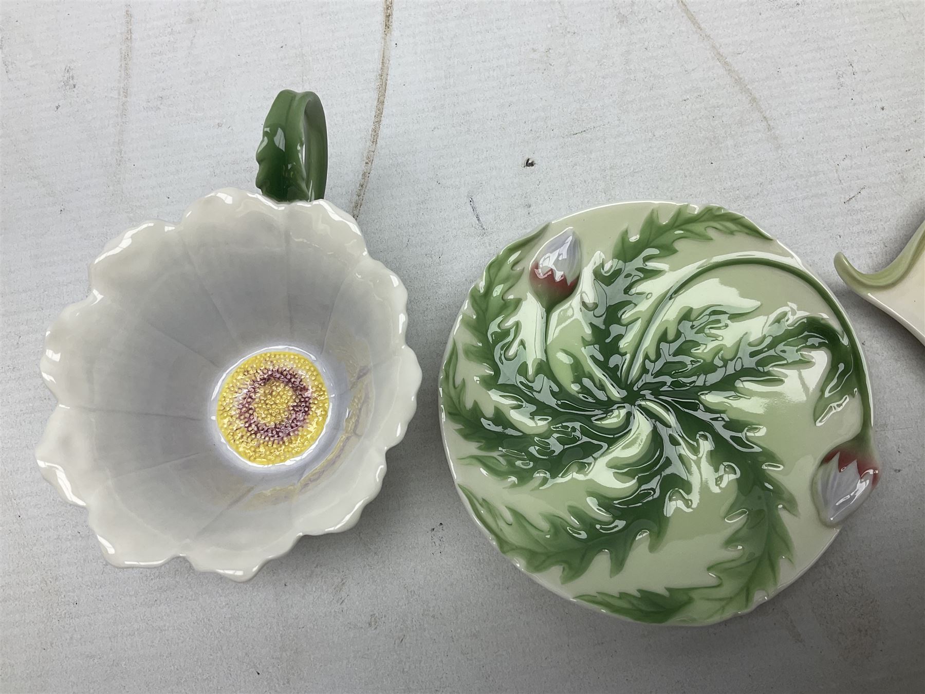 Five Franz teacups and saucers comprising Hummingbird FZ00129, Bluebell FZ00875, Dragonfly FZ00028, Butterfly XP1693 and Daisy FZ00793, together with Hummingbird spoon, all boxed (6)