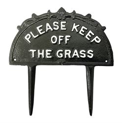 Please Keep Off the Grass cast iron sign, without spike H14cm THIS LOT IS TO BE COLLECTED BY APPOINTMENT FROM DUGGLEBY STORAGE, GREAT HILL, EASTFIELD, SCARBOROUGH, YO11 3TX
