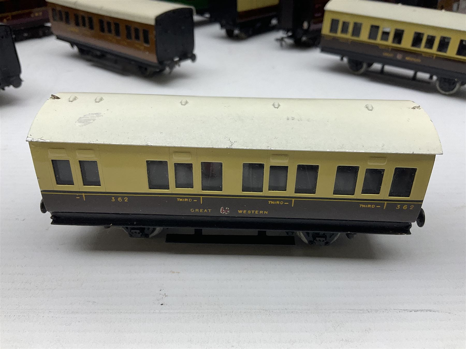 Exley '00' gauge - fourteen various coaches comprising four LMS maroon (3322 3rd, 2202 3rd, 6665 3rd and 388 Sleeping Car 3rd), LNER green/cream Buffet Car 21419, LNER teak 8639 1st, Southern green 6688 3rd, GWR brown/cream 3322 3rd, LNER 206 3rd, LNER 319 1st/3rd, SR green 351 3rd, SR green 188 Parcel Van, GWR 331 3rd and GWR 362 3rd; all unboxed (14)