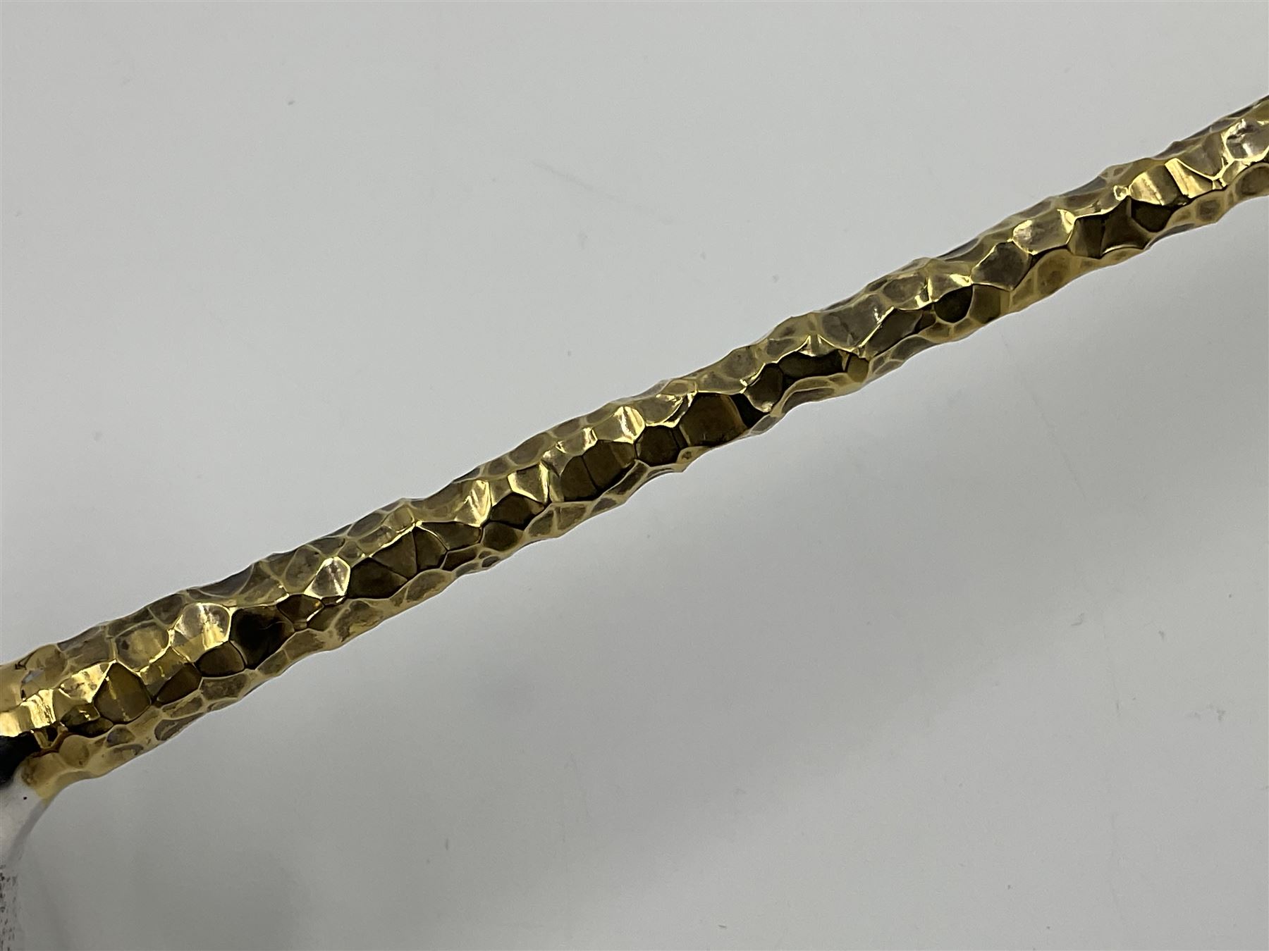 Pair of modern silver candlesticks by Stuart Devlin, the tapering parcel gilt stems with signature textured detailing, each supporting a fluted candle holder and upon a spreading circular foot, hallmarked Stuart Devlin, London 1973, H25cm