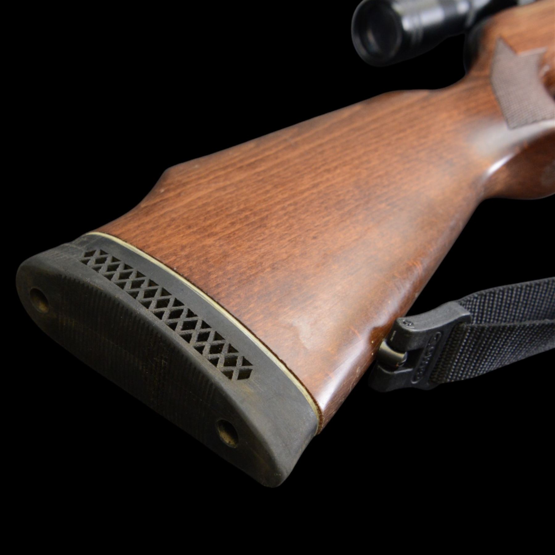 Gamo Maxima .22 break barrel air rifle, serial no 04-183689-04, with Gamo sight, in gun sleeve, L121cm