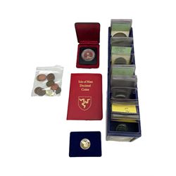 Great British and World coins, including various United States of America unofficial coin sets, Queen Elizabeth II Guernsey 1966 four coin set in The Royal Mint green case, Canada 1977 silver dollar, Isle of Man four coin crown set, Great British pre decimal coinage etc
