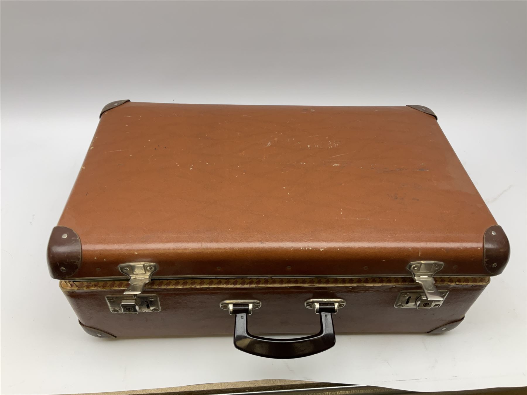 Paillard Bolex H16 Reflex 16mm cine camera with handgrip and turret for interchangeable lenses, KERN Vario-Switar 1:1,9 f=16-100mm POE BOLEX H16RX lens, KERN Switar 1:1,4 f=25mm H16 RX lens, KERN Switar 1:1,9 f=75mm lens, KERN Switar 1:1,6 f=10mm H16 RX lens