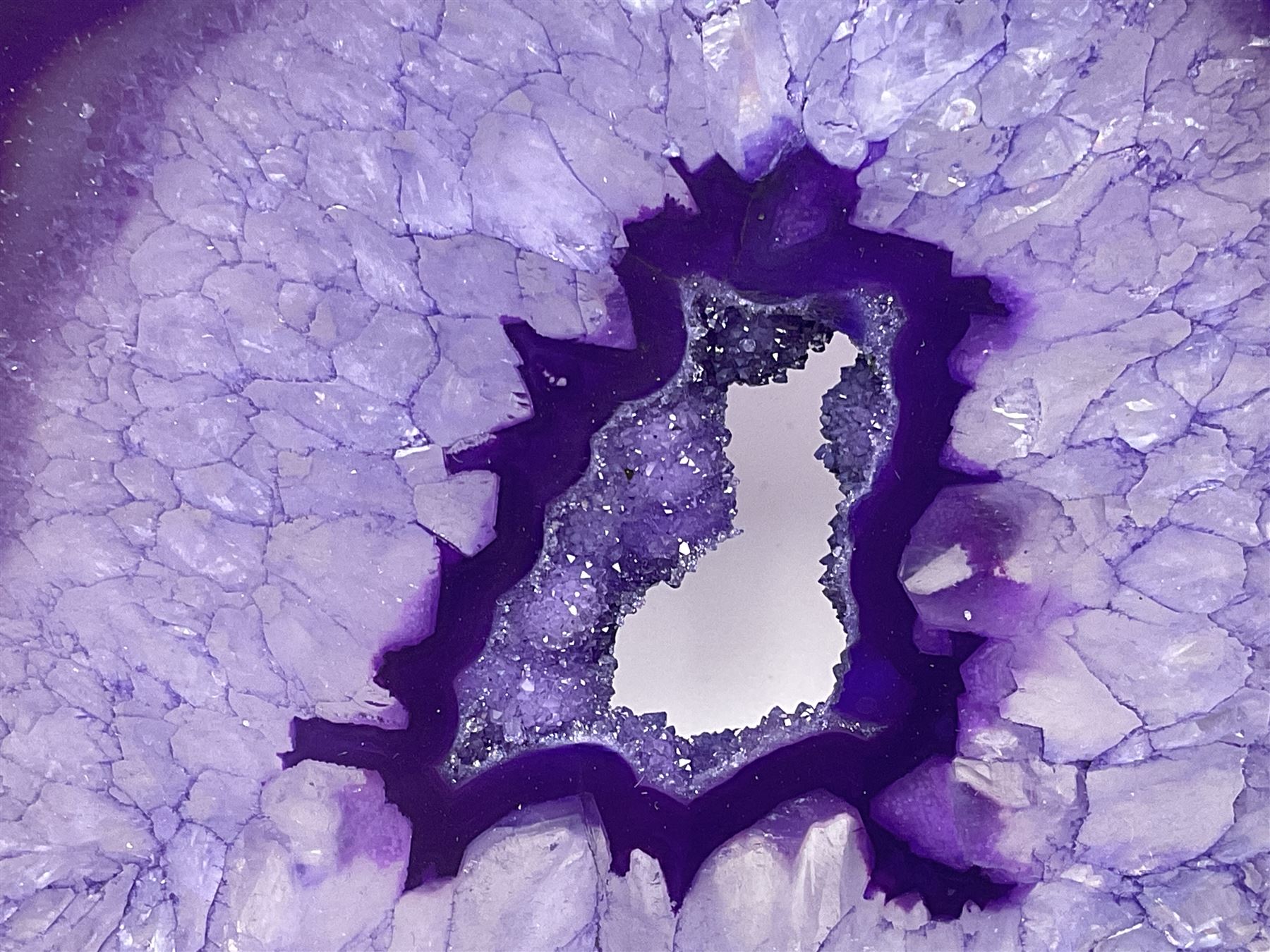 Pair of purple agate slices, polished with rough edges, raised upon gilt metal stands
