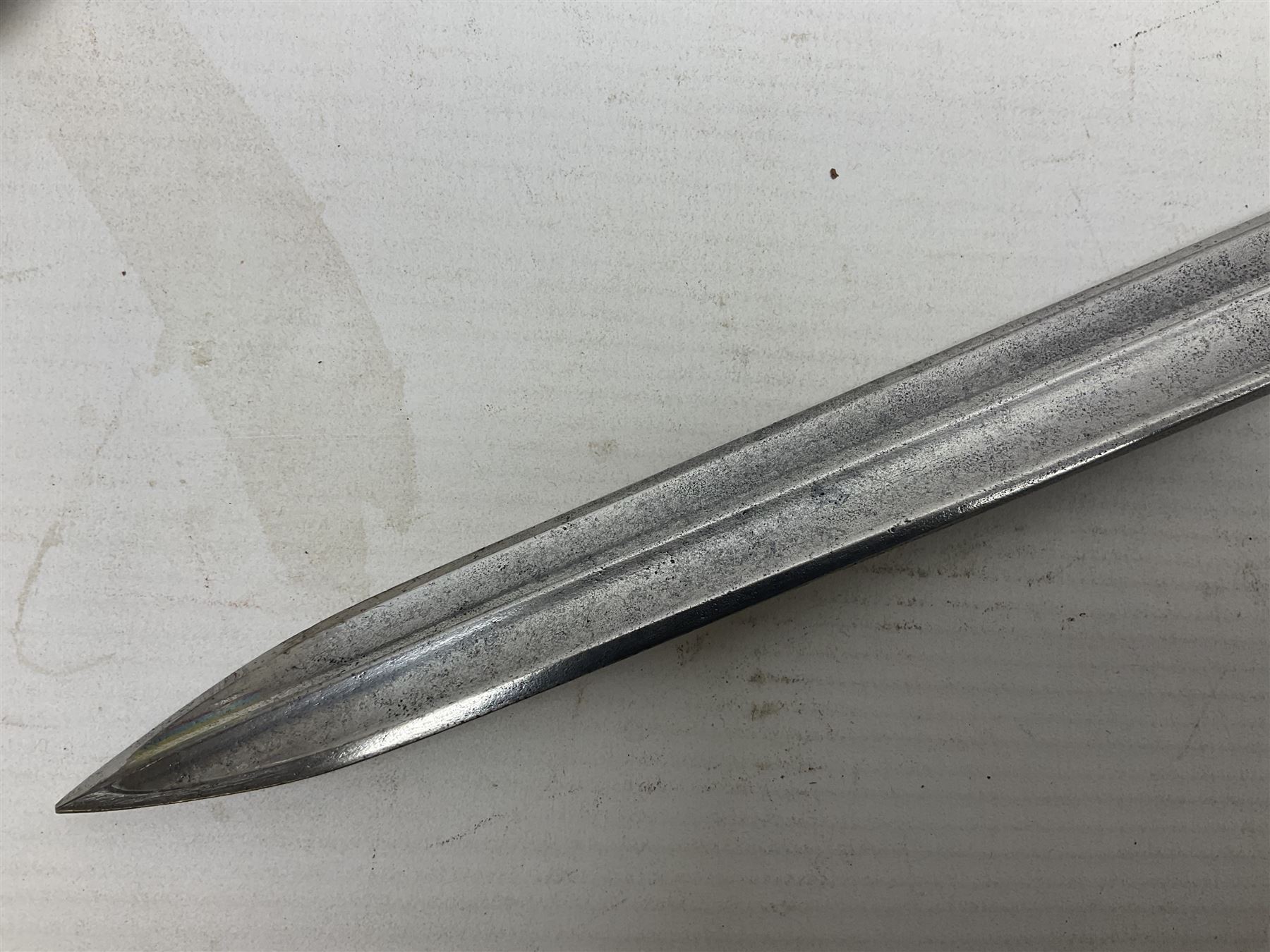 Early 19c French 1st Empire Heavy Cavalry trooper's sword, the 95.5cm double fullered blade with various stamped marks and inscribed Klingenthal 1814 to the back edge, four-bar brass hilt with wire-bound leather grip, knucklebow numbered 139; in polished steel scabbard with two suspension rings L117cm overall