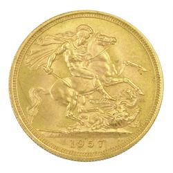 Queen Elizabeth II 1957 gold full sovereign coin
