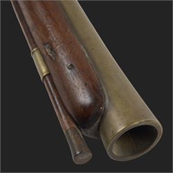 English flintlock blunderbuss, the 38cm brass barrel with proof marks and London to the top, with brass tip ramrod below, the lock engraved Morris, walnut stock with brass butt plate, overall L79cm