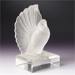 Pair of frosted glass peacock bookends, in the style of Lalique, on clear bases with bevelled edges, H15cm
