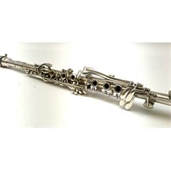 Holton Elkhorn Collegiate silver plated two-piece clarinet No.203444 L68cm; cased