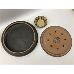 Sgrafo studio pottery heron and bowl, another ceramic bowl 