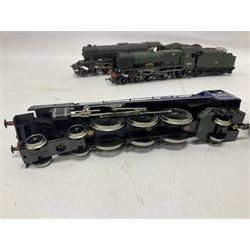 Hornby ‘00’ gauge - Class A3 4-6-2 weathered ‘Flying Scotsman’ locomotive no.60103; Patriot Class 5XP 4-6-2 ‘Caernarvon’ locomotive no.45515; Class 8P 4-6-2 ‘City of Chester’ locomotive no.46239; Saint Class 4-6-0 ‘Clevedon Court’ locomotive no.2937; all unboxed (4)