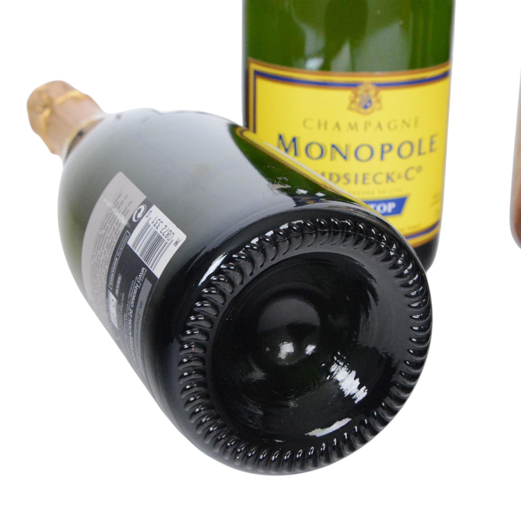Moet & Chandon champagne 750ml 12%, Monopole Heidsieck Blue top 750ml 12% vol, Bollinger Champagne 75cl 12% vol and two others  