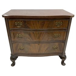 Small Georgian design mahogany serpentine chest, fitted with three graduating cock-beaded drawers, on cabriole feet 