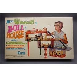  Marx Ultra Contemporary Doll House, in original box with original packaging and instructions  