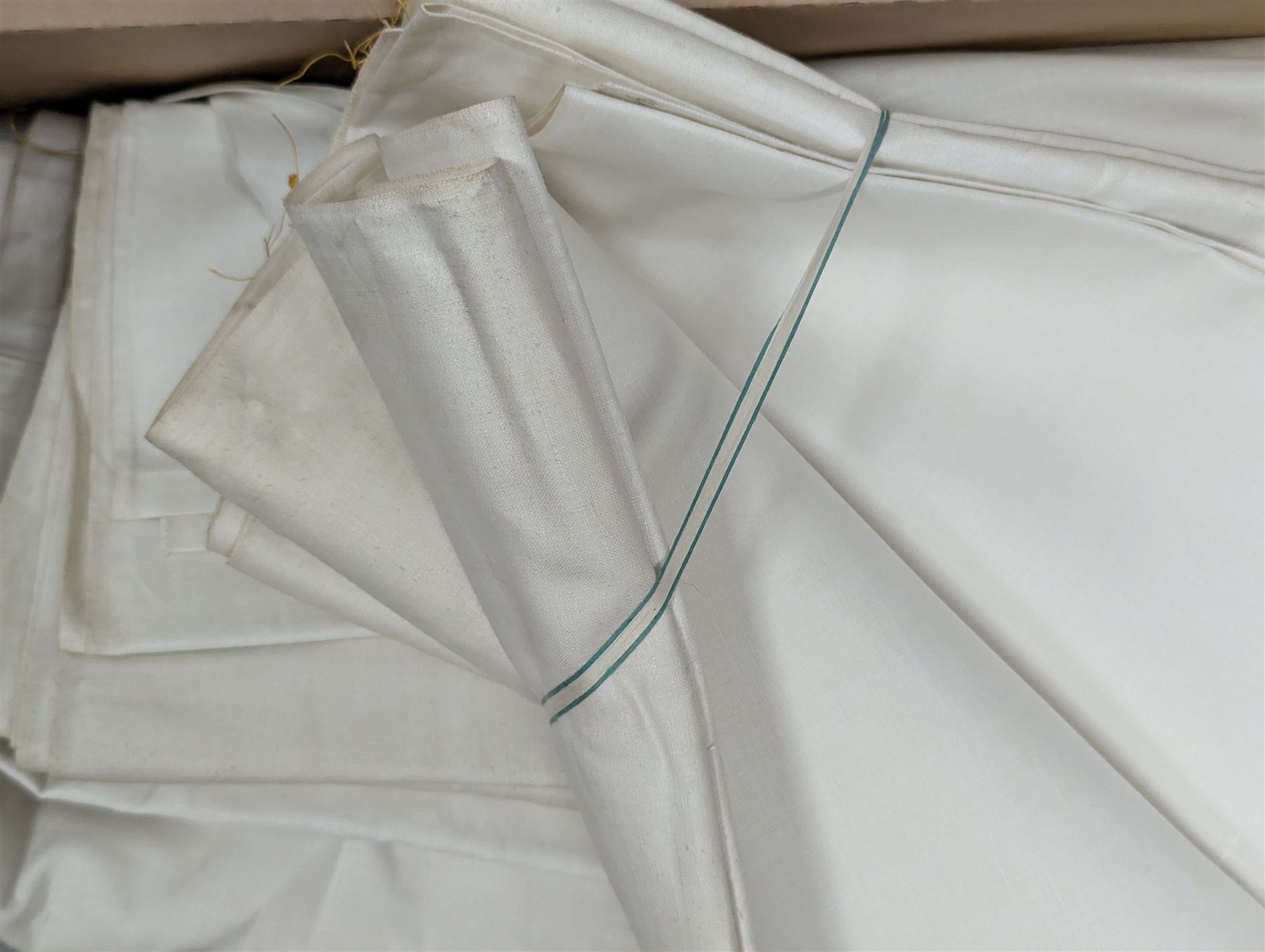 Large collection of linens, including tablecloths, placemats, bedding etc, contents in two boxes 
Provenance: from the Kirkham Hall estate. 