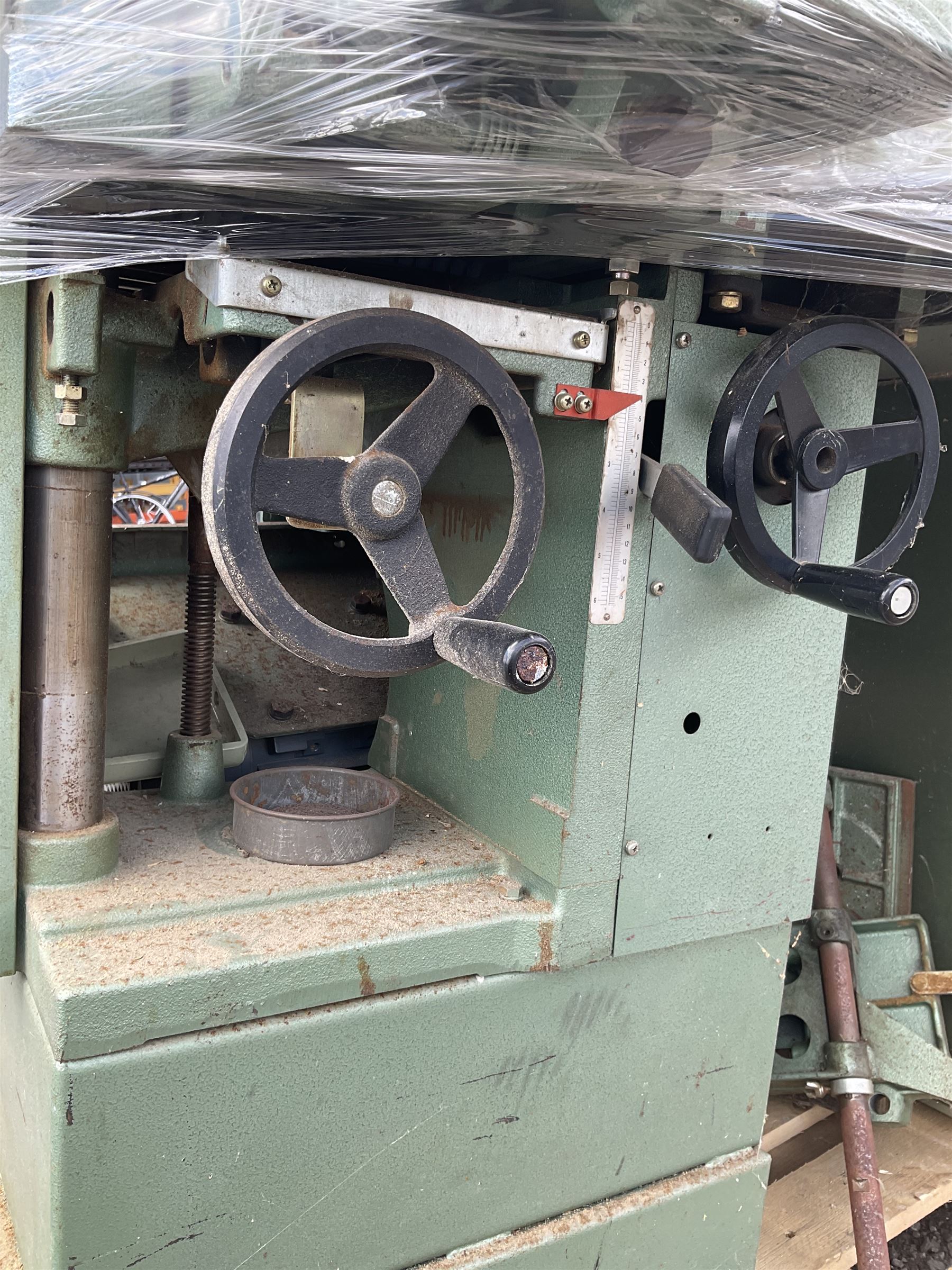 Industrial Mini max S45 bandsaw and table saw, with hitachi table saw