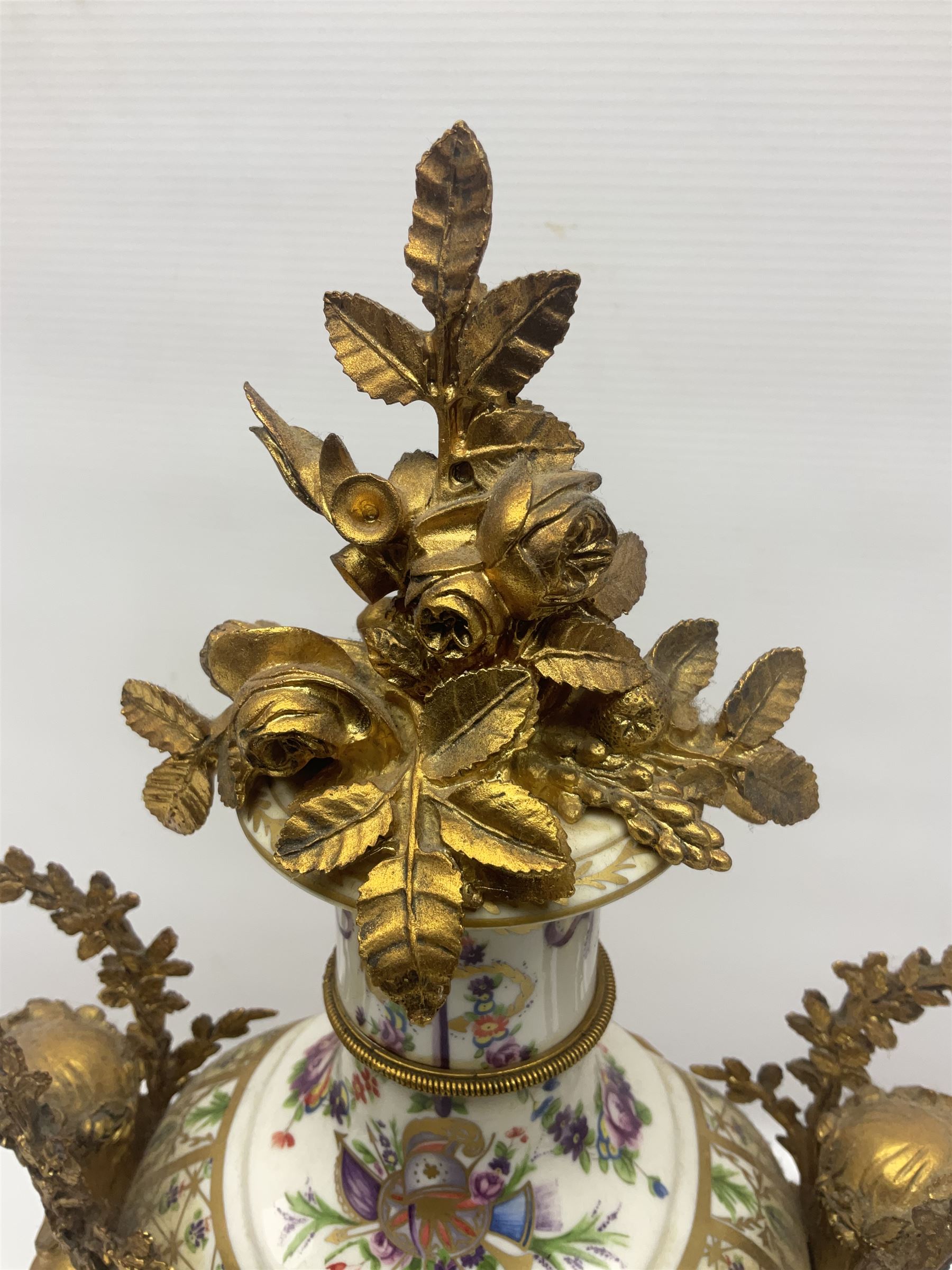 Franklin Mint; Marie Antoinette flowers of Versailles clock, H42cm